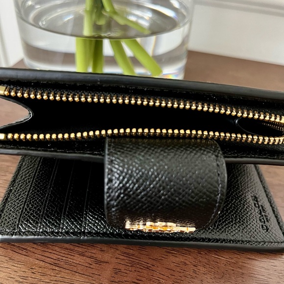 Coach Black & Gold Leather Medium Corner Zip Wallet EUC 🖤 - Picture 5 of 7